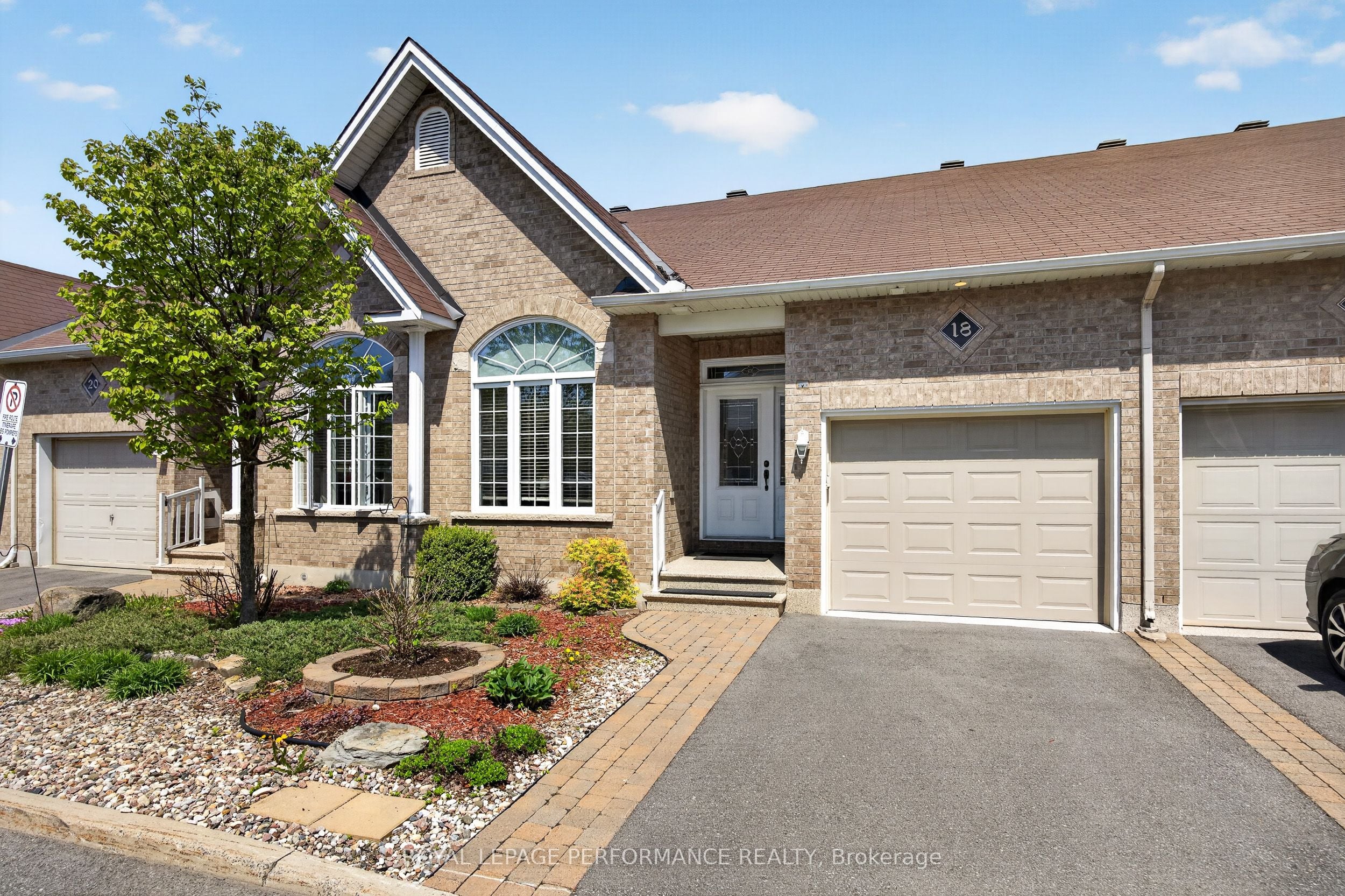 18 Chapelier Private, Ottawa, ON, K1E 3Y1 photo 3