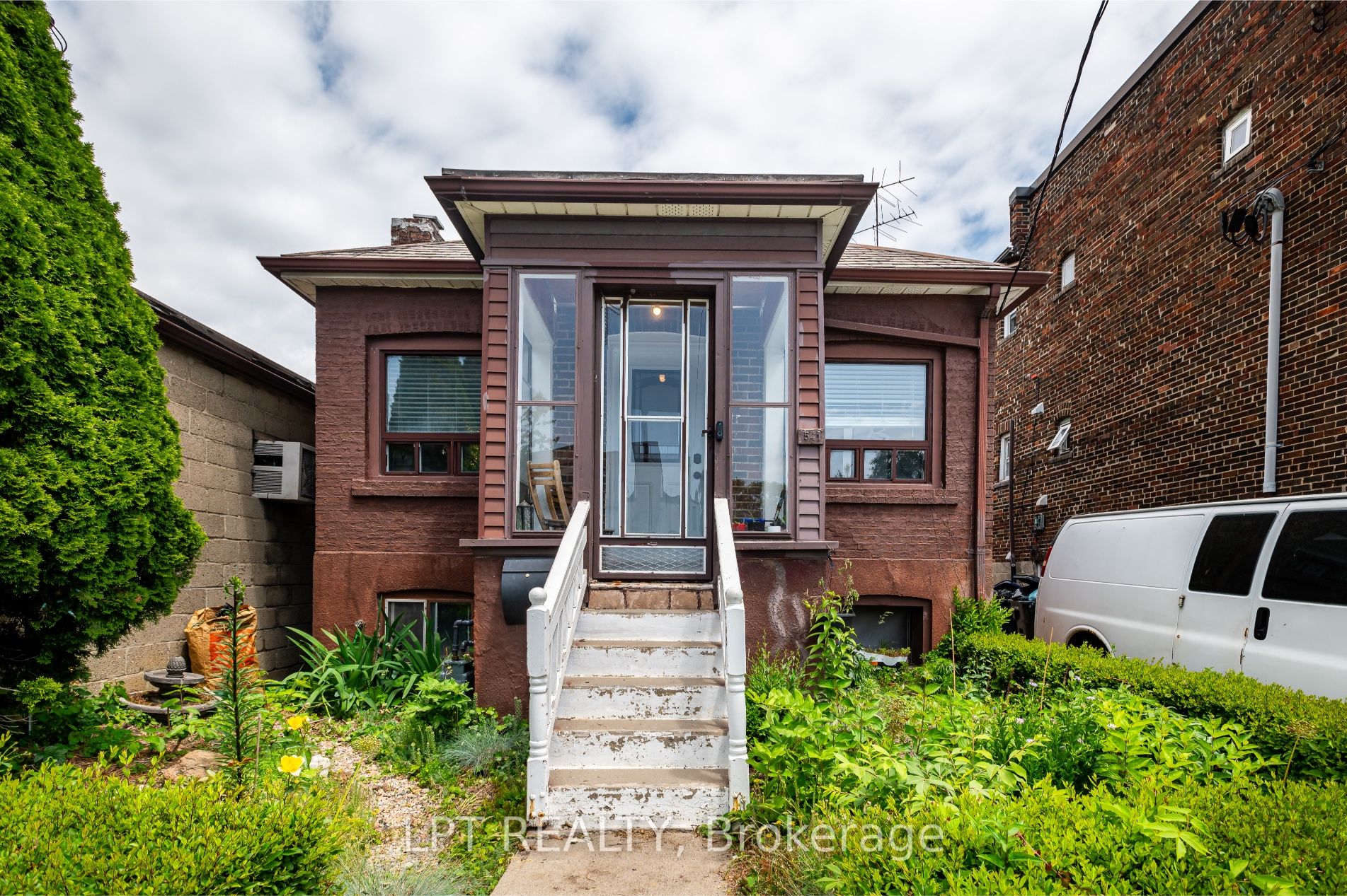 541 Vaughan Road, Toronto, ON, M6C 2R2 photo 2