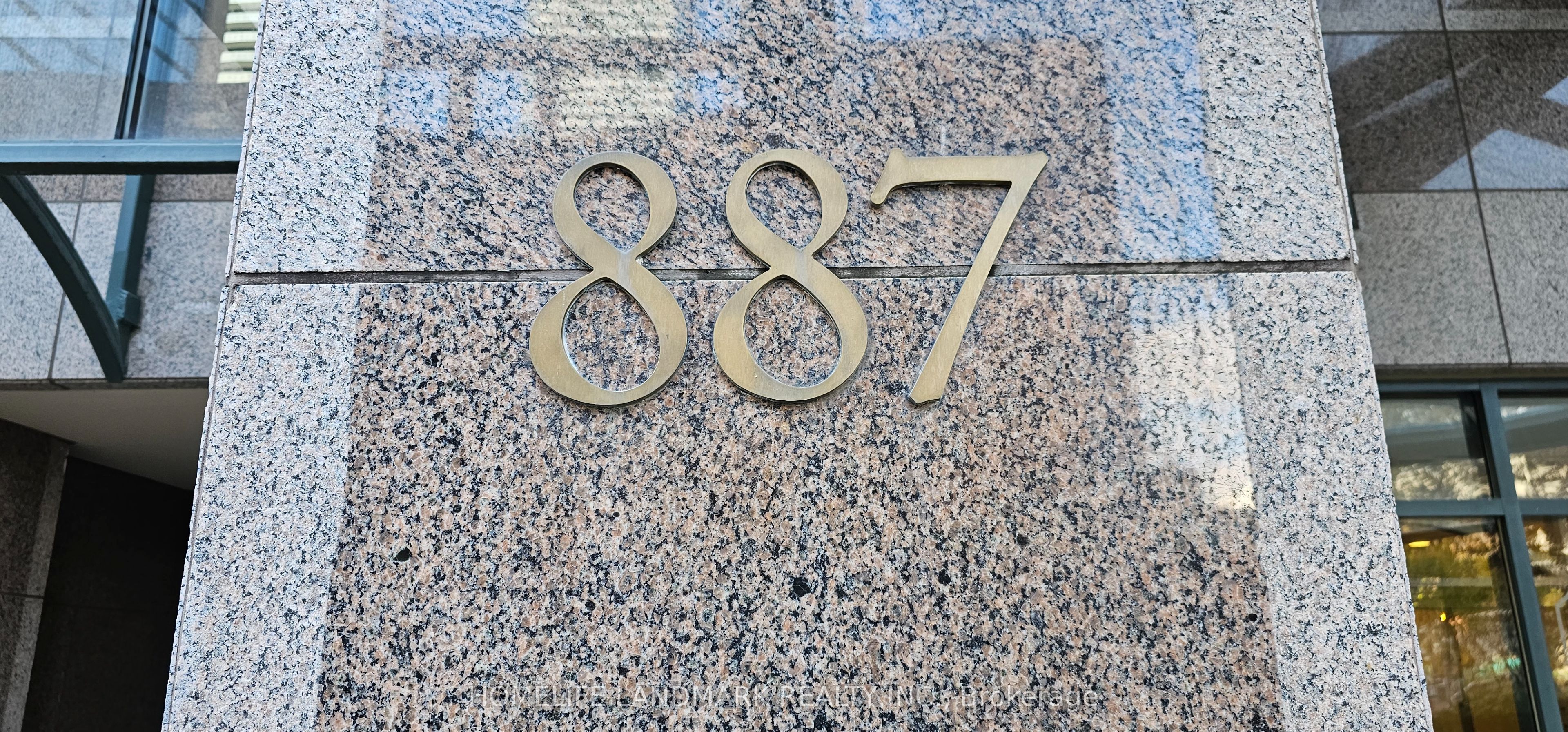 1402-887 Bay Street, Toronto, ON, M5S 3K4