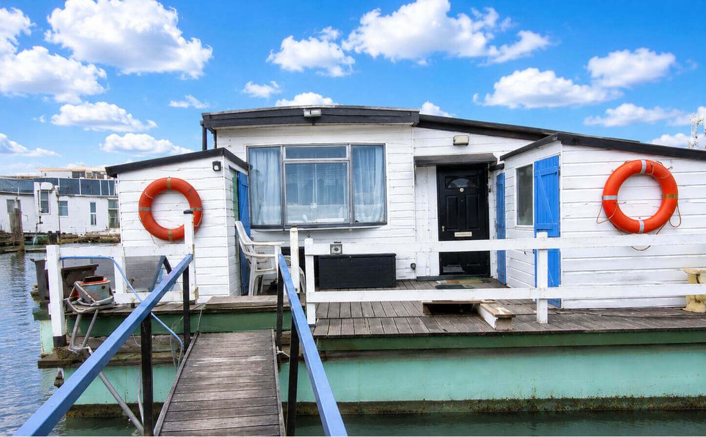 1 bed houseboat for saleKnight Road, Rochester ME2