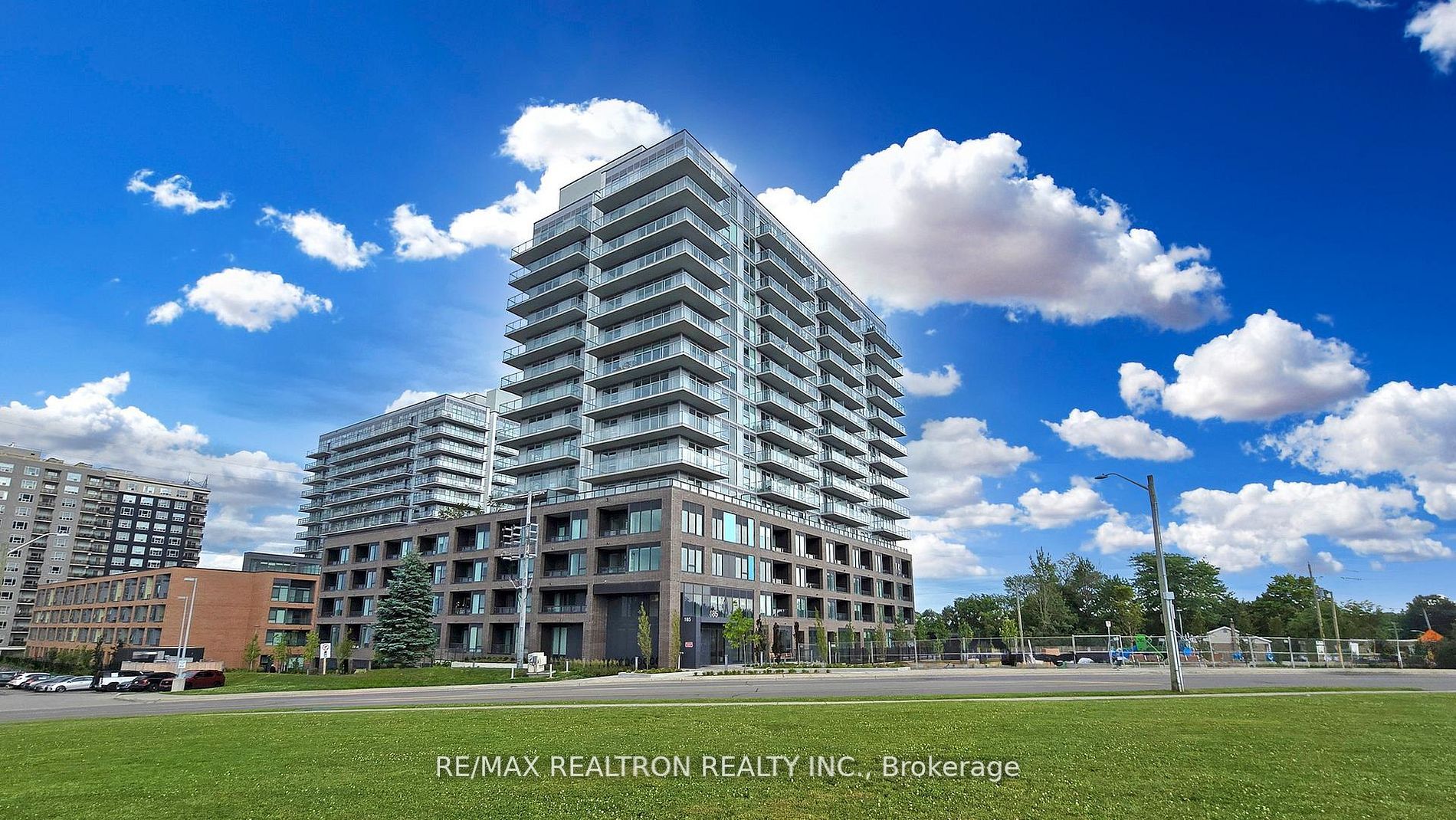 909-185 Deerfield Road, Newmarket, ON, L3Y 0G7