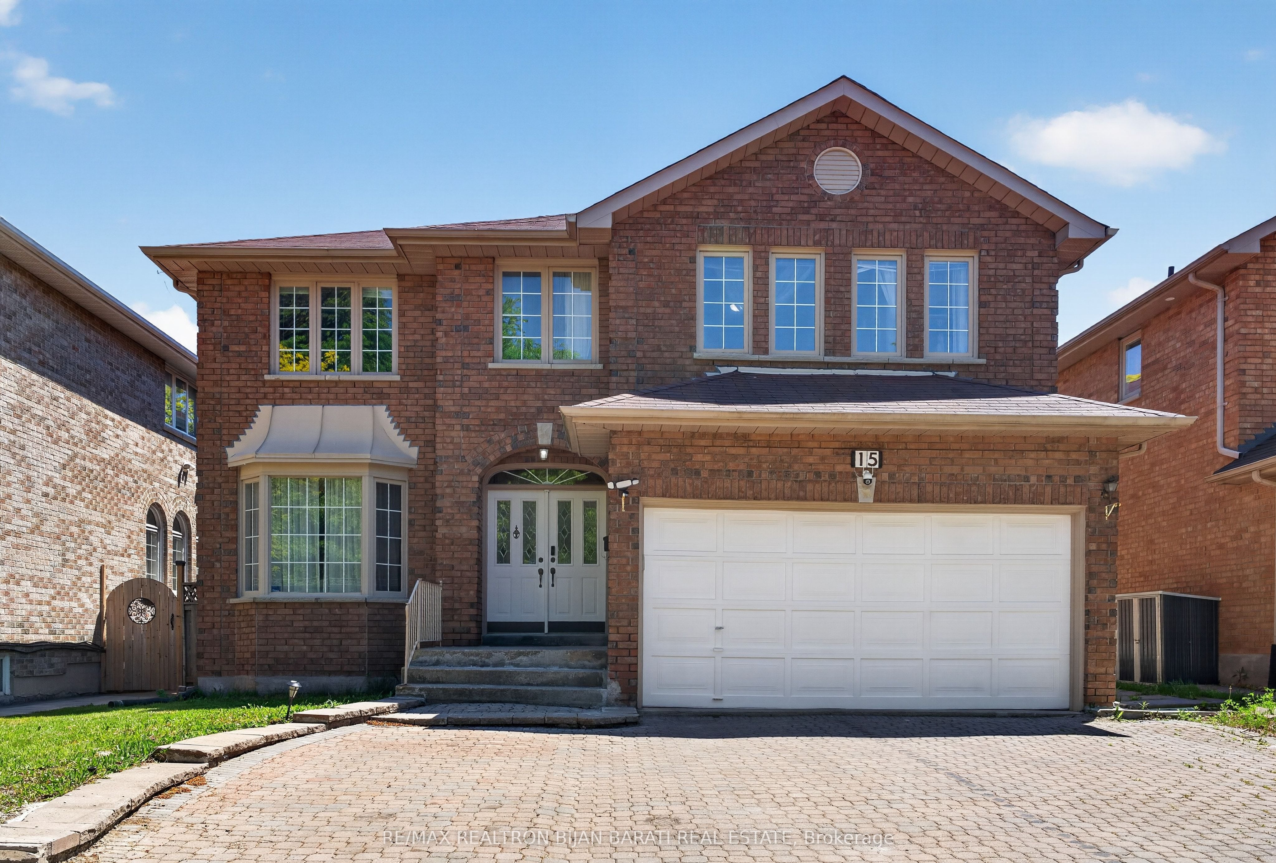 15 Lisa Crescent, Richmond Hill, ON, L4B 3J4