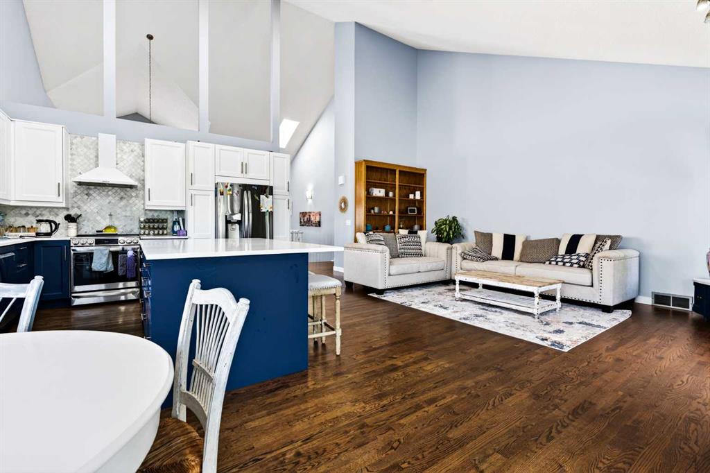876 Shawnee Drive SW, Calgary, AB, T2Y 1X3