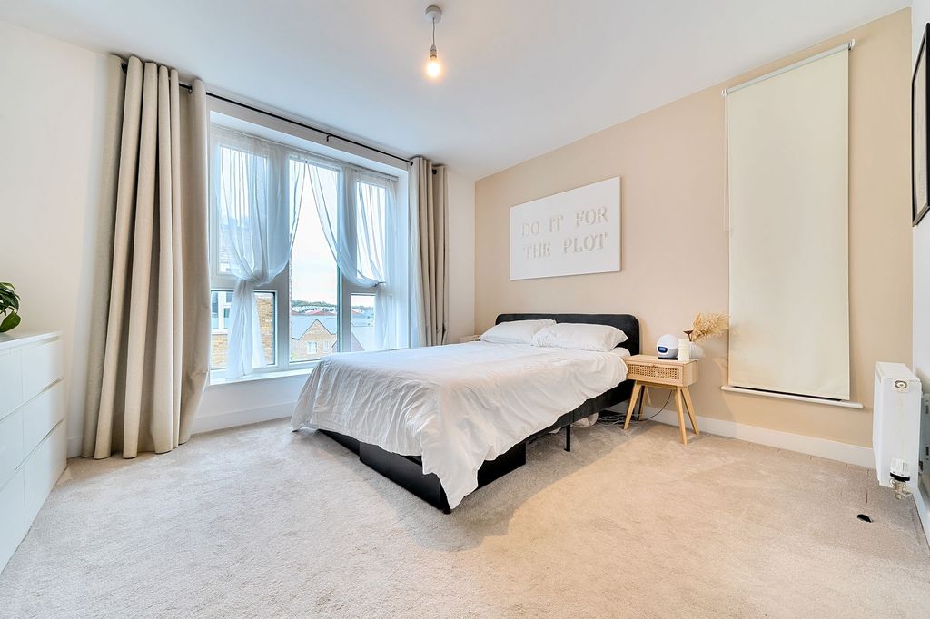 2 bed flat for saleRochester Riverside, Corys Road, Rochester, Kent. ME1 photo 3