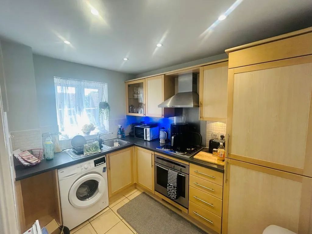2 bed flat for saleMallard Crescent, Iwade, Sittingbourne ME9 photo 2
