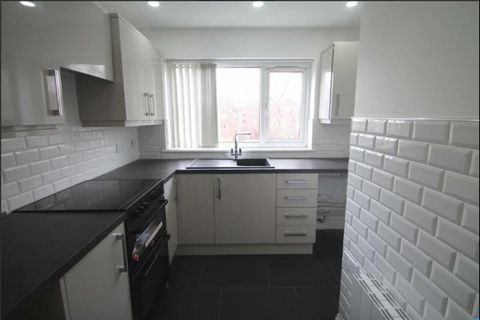 Greenside Court, Eccles M30