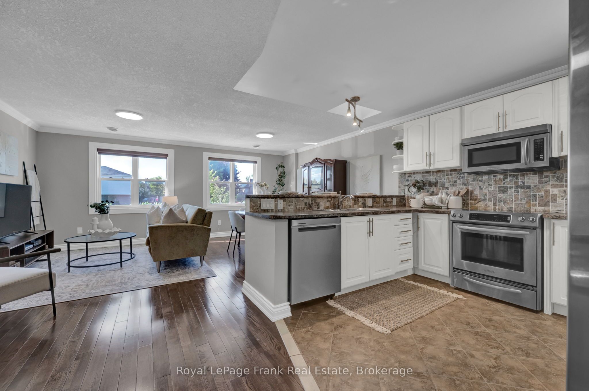 5 Empire Crescent, Clarington, ON, L1E 1E3 photo 4
