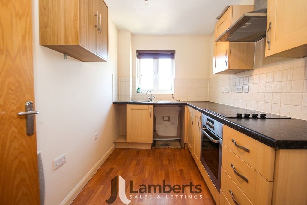 2 bed flat for saleGloucester Close, Enfield B97 photo 4