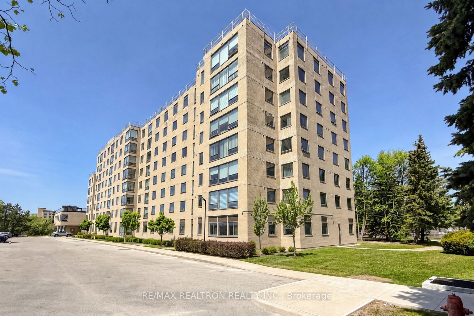 307-326 Major Mackenzie Drive E, Richmond Hill, ON, L4C 8T4 photo 3