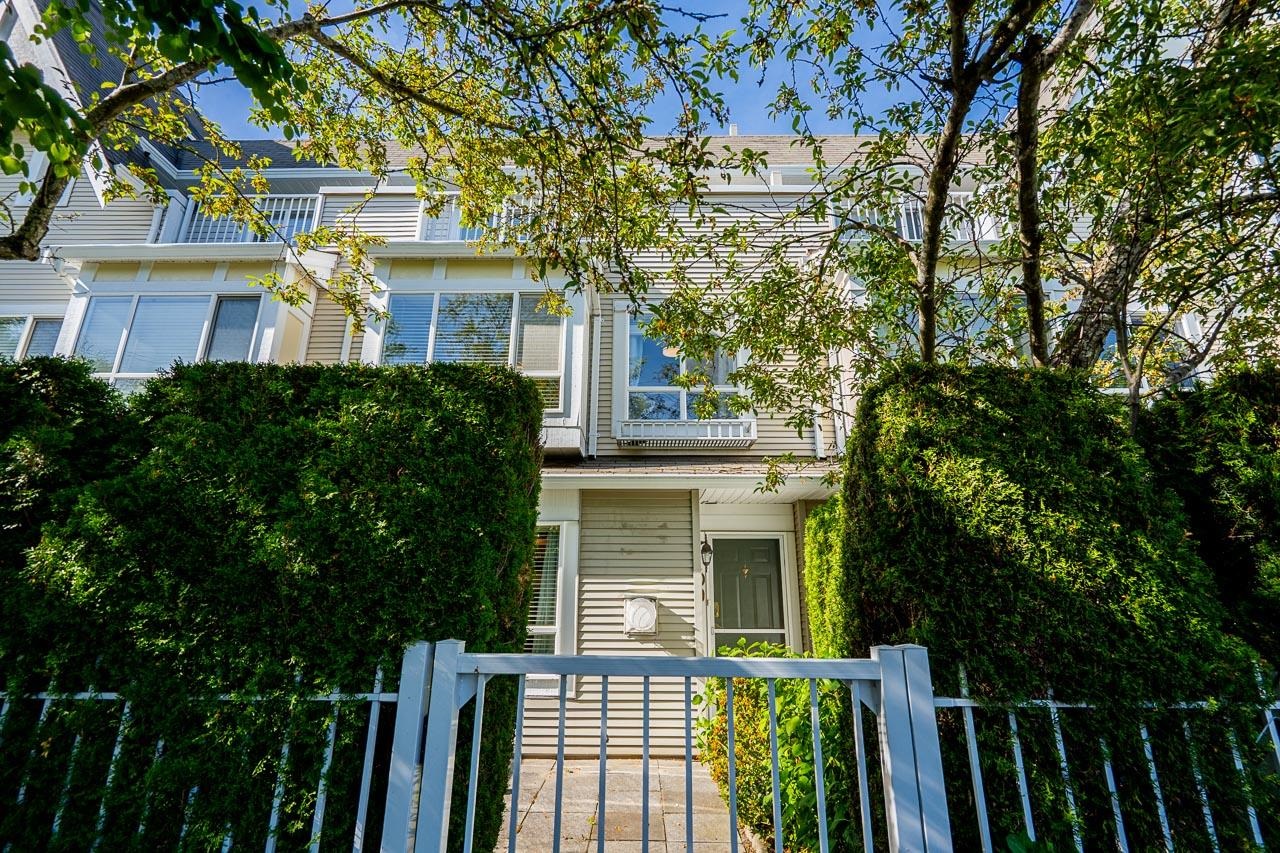 109-6588 Southoaks Crescent, Burnaby, BC, V5E 4K1 photo 3