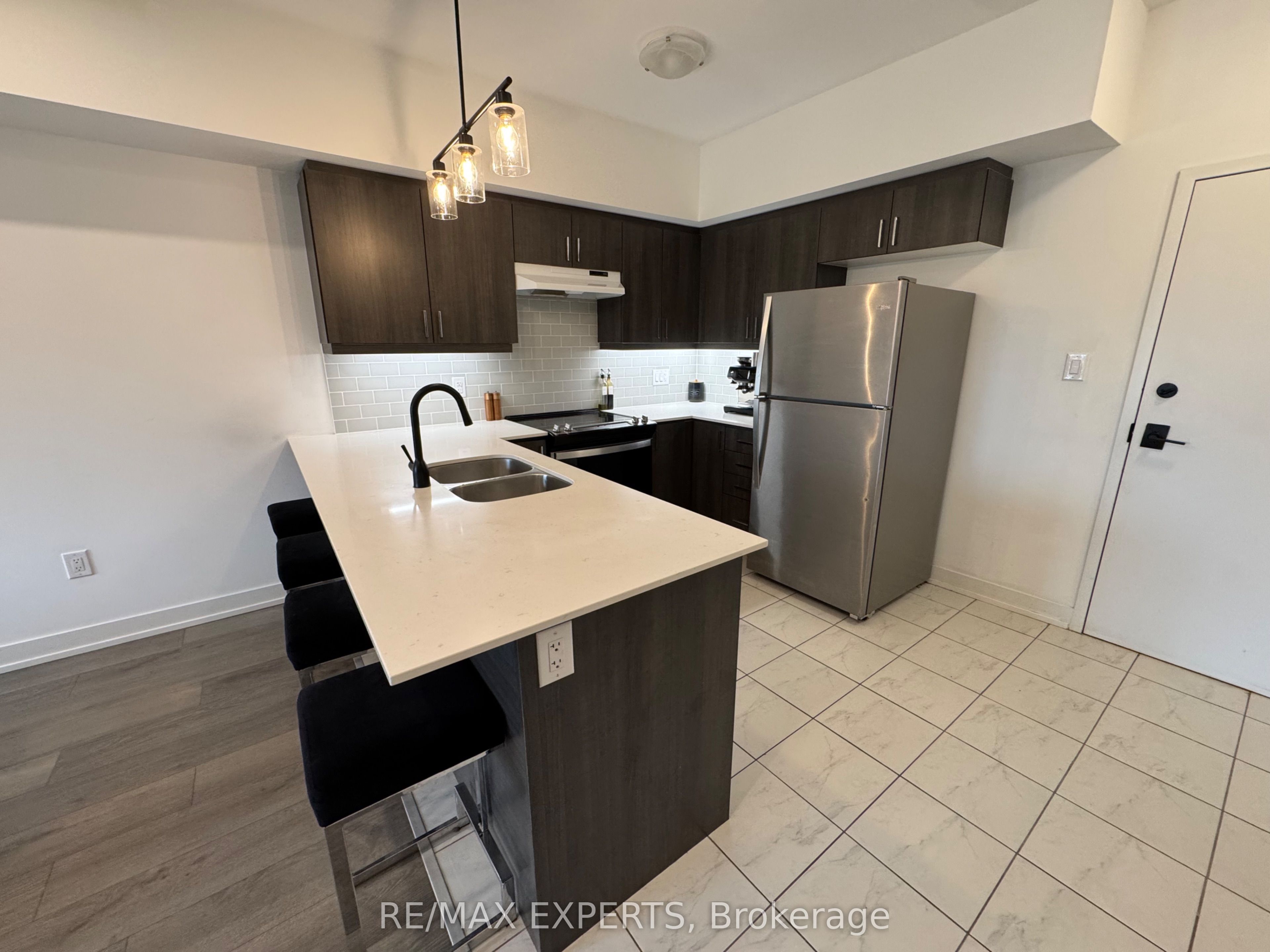 307-4 Spice Way, Barrie, ON, L9J 0M2 photo 4