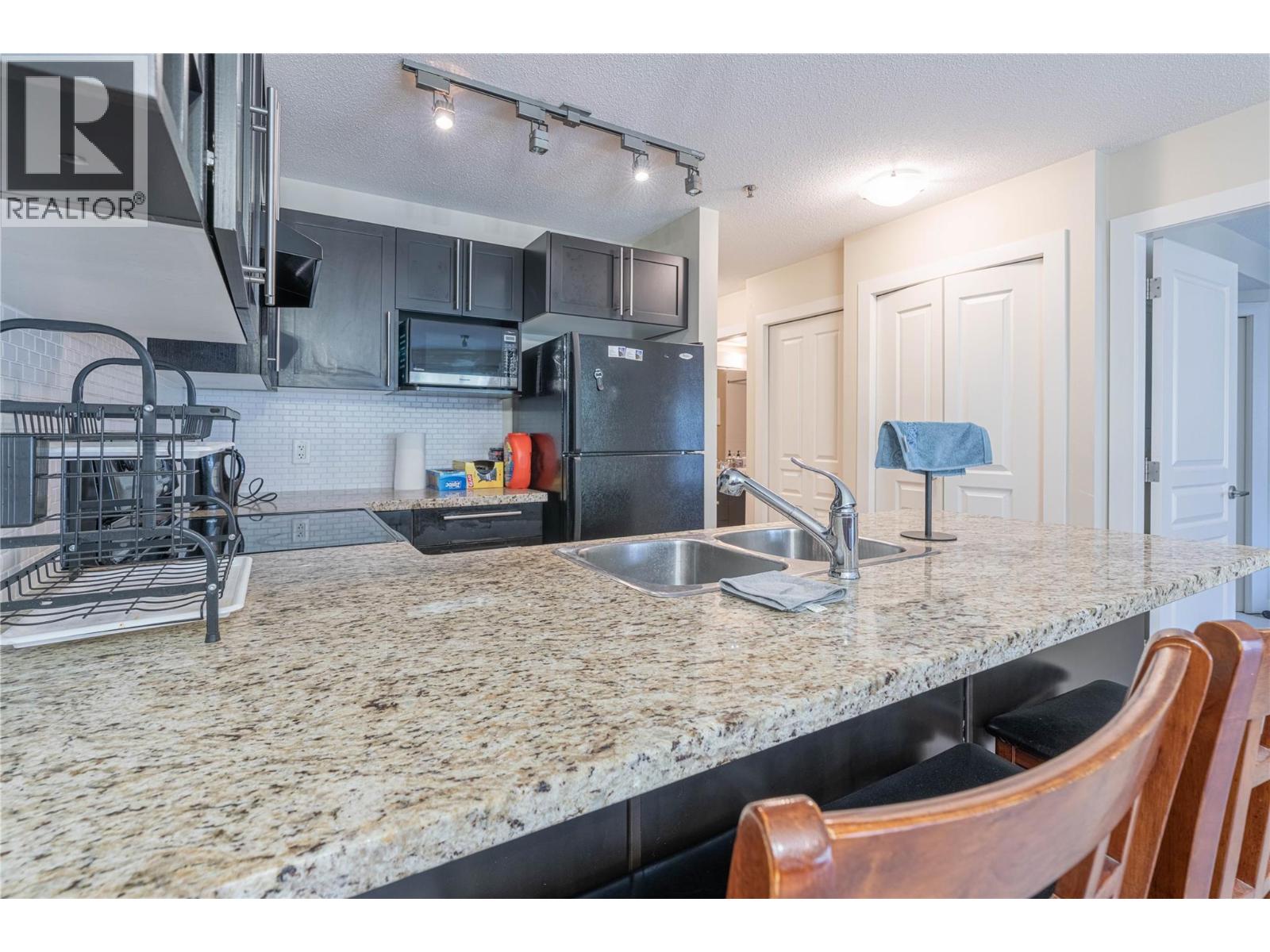 218-1089 Sunset Drive, Kelowna, BC, V1Y9Z3 photo 5