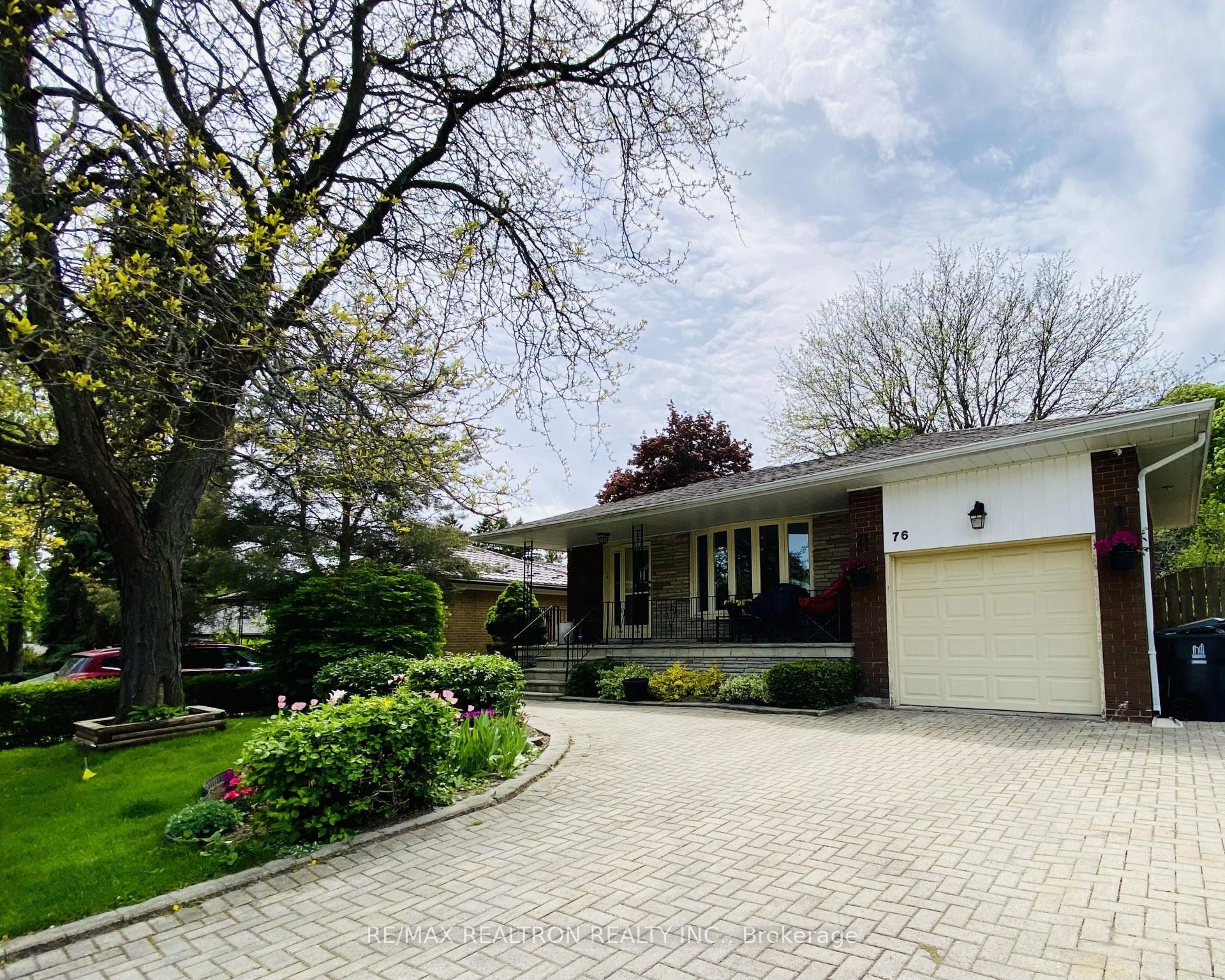 Lower-76 Clansman Boulevard, Toronto, ON, M2H 1X8 photo 2