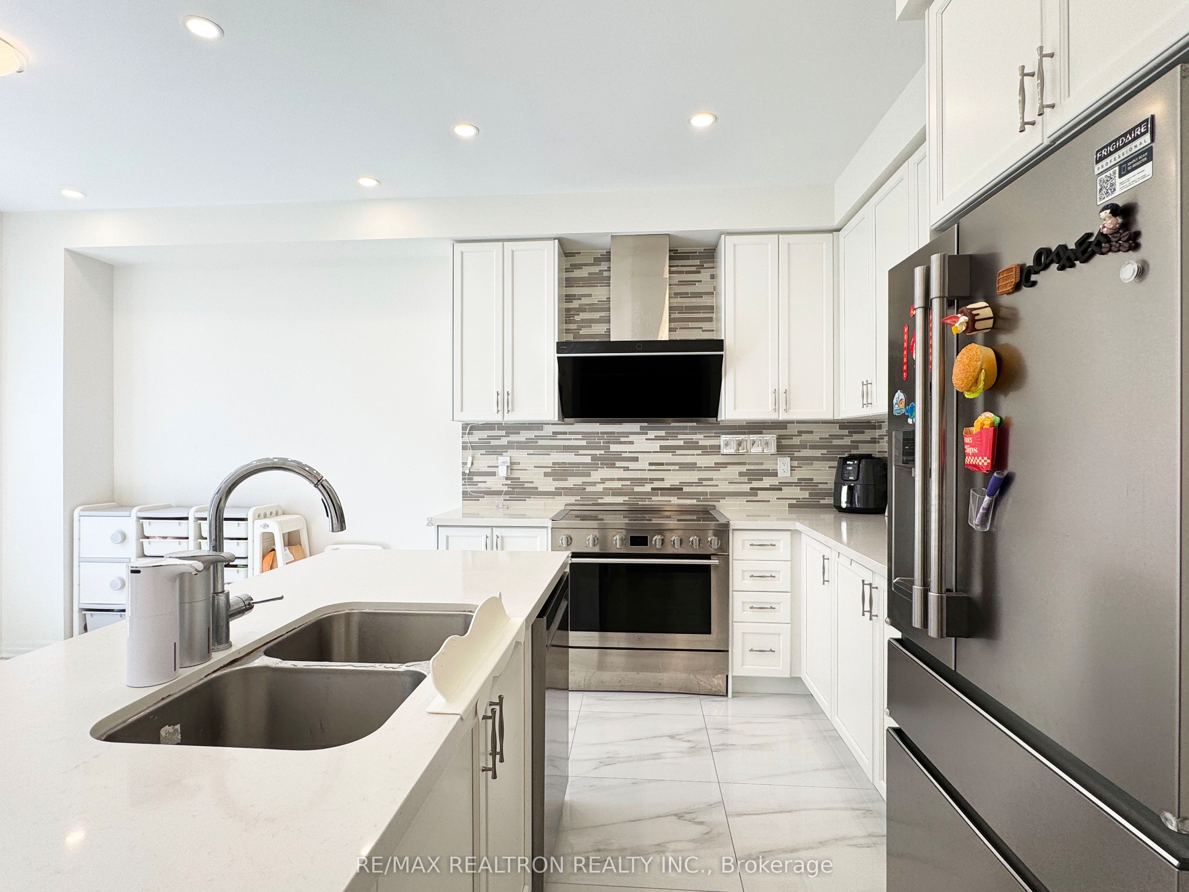 7 Crofting Crescent, Markham, ON, L6E 0V9 photo 4