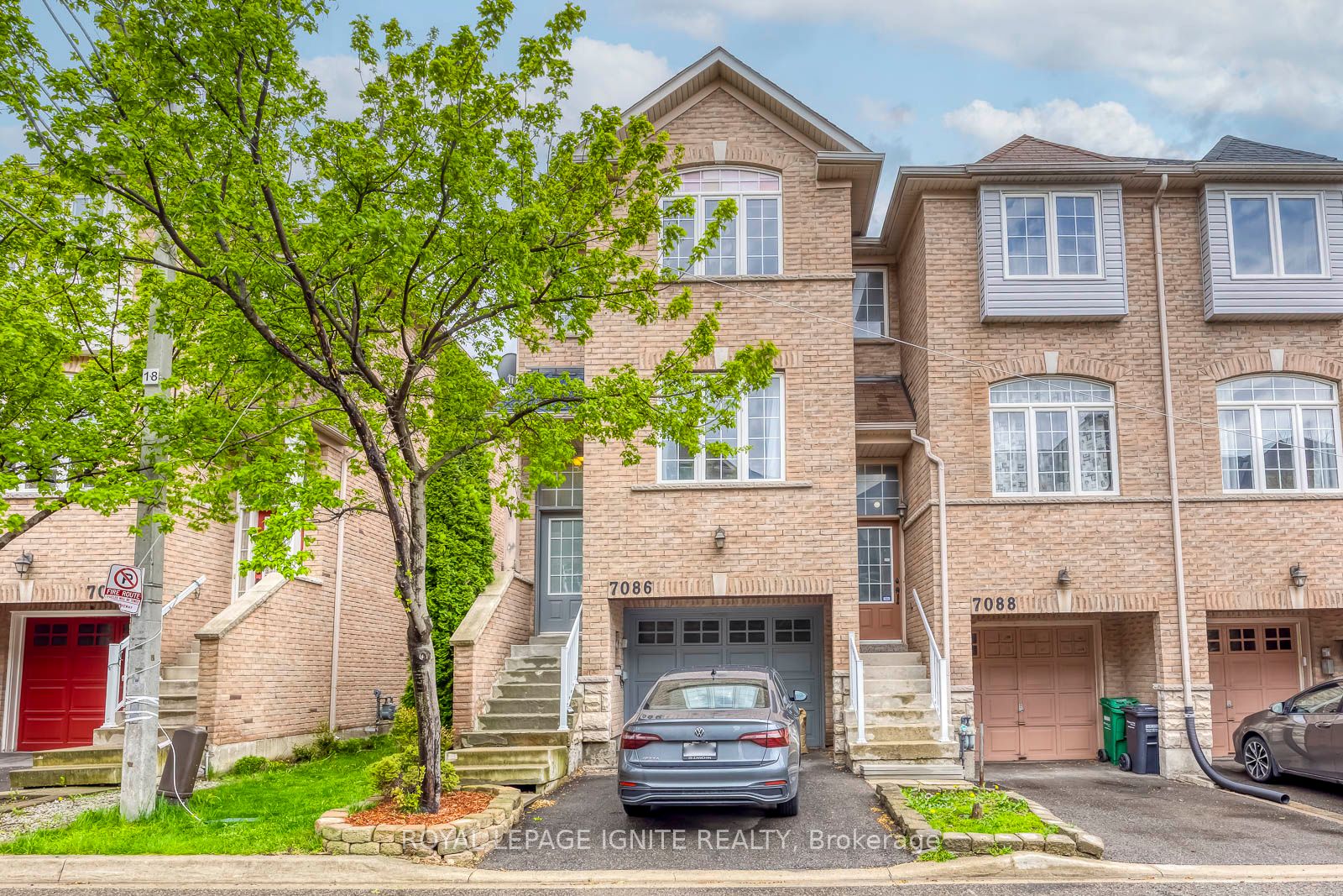 7086 Fairmeadow Crescent, Mississauga, ON, L5N 8R5