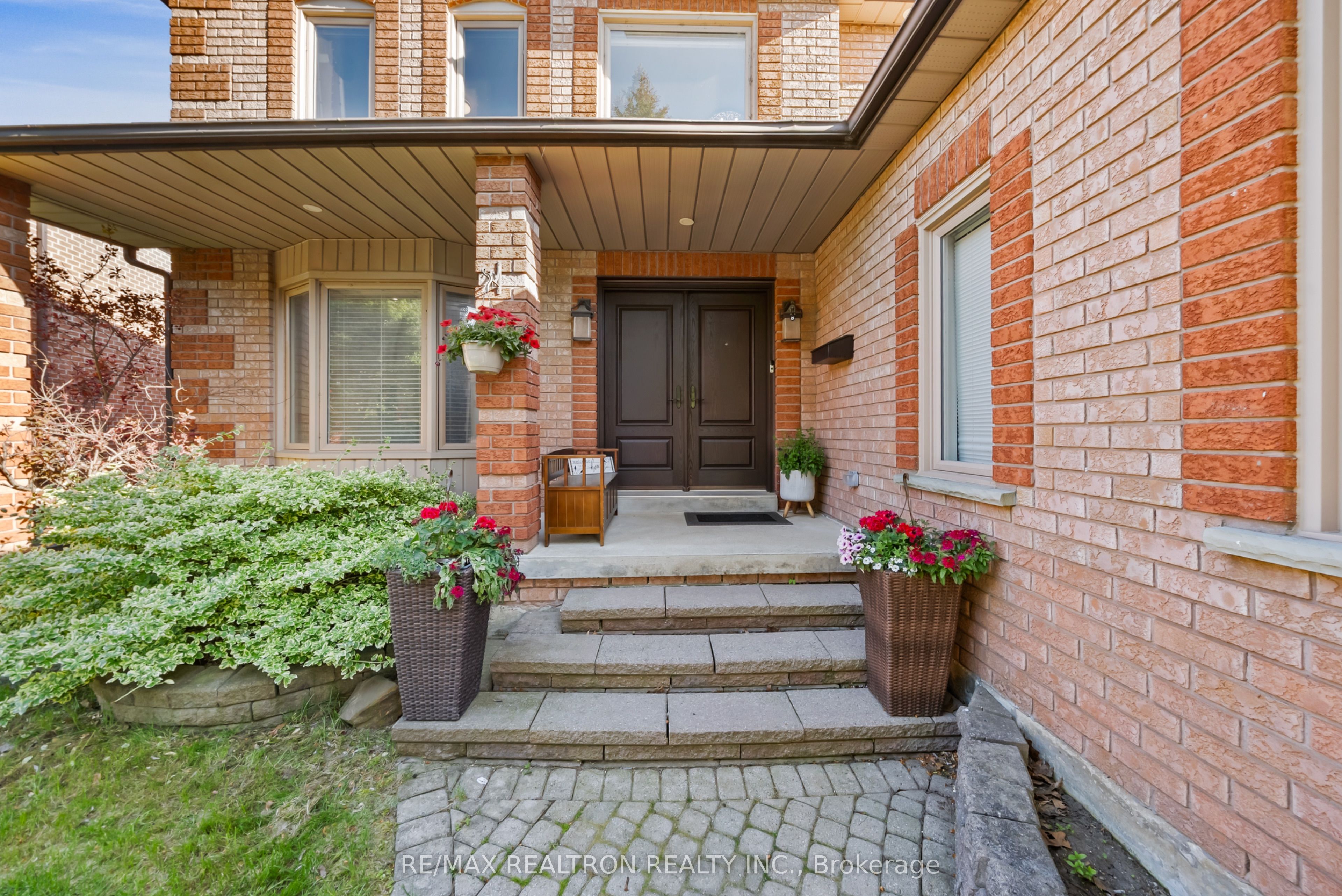 1016 Red Pine Crescent, Mississauga, ON, L5H 4E8 photo 4