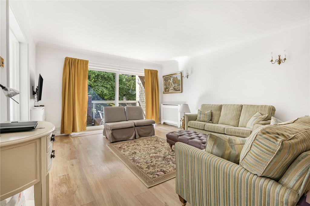 Additional image 3 of 2 bed flat for saleHigh Firs, Gills Hill, Radlett, Hertfordshire WD7