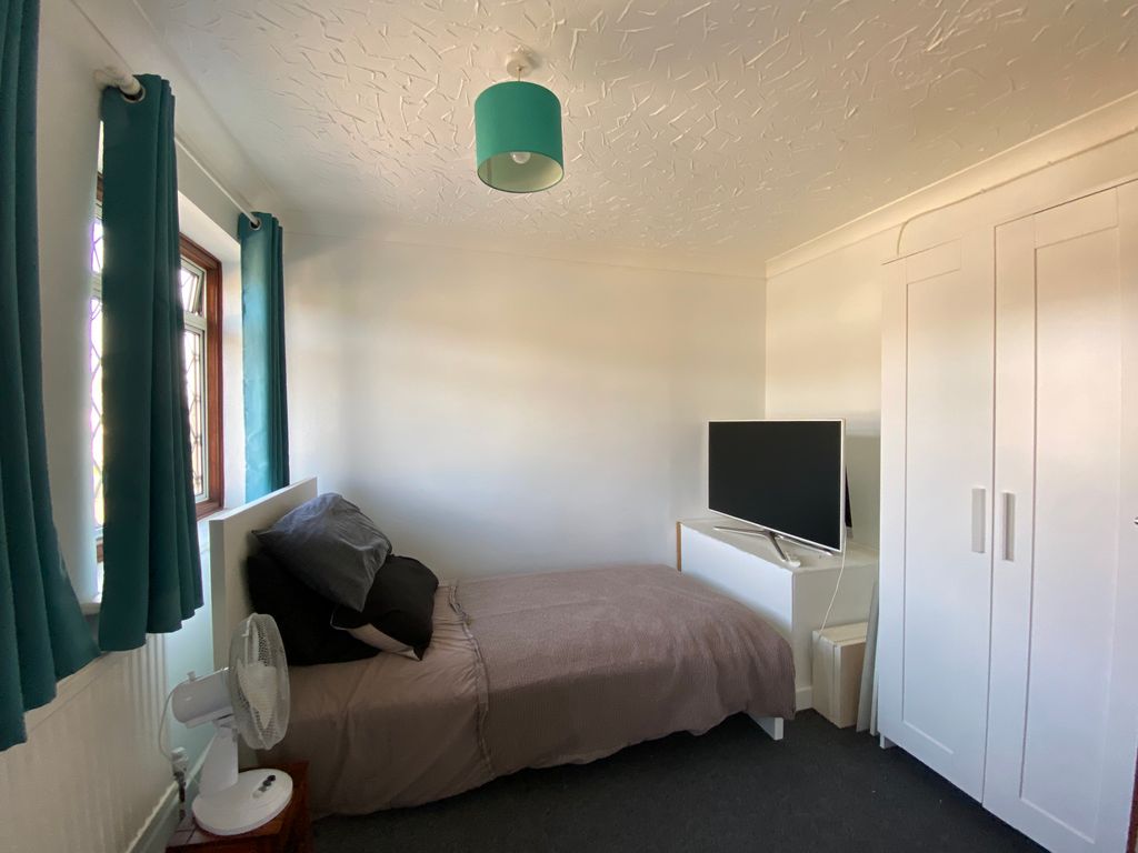 Additional image 5 of 9 bed detached house for saleDorset Gardens, Rochford SS4