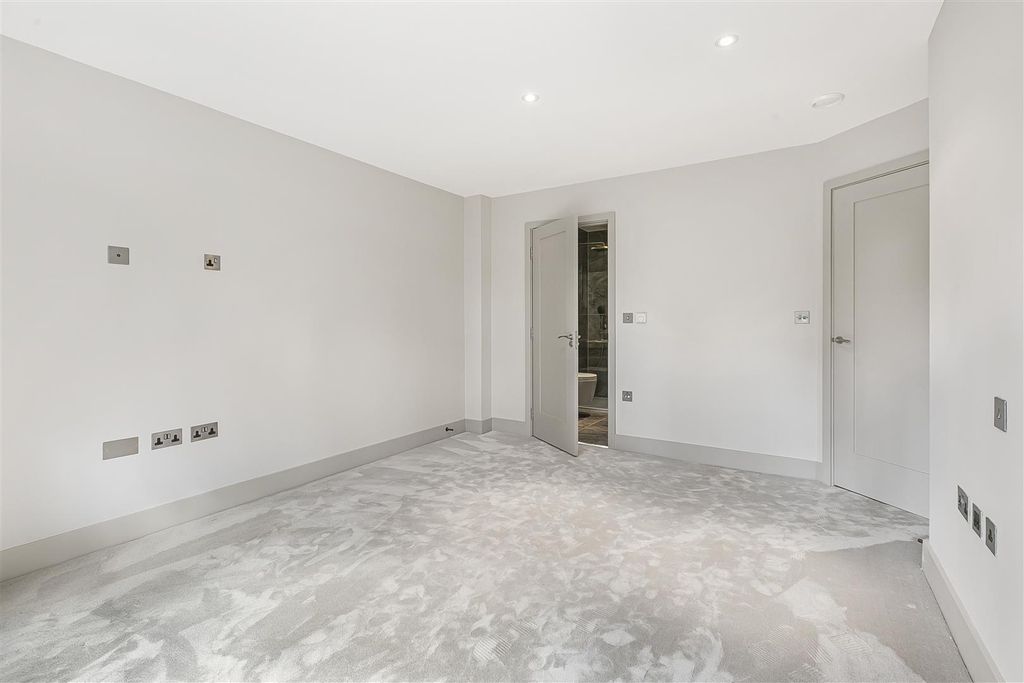 Additional image 13 of 2 bed flat for saleShenley Hill, Radlett WD7