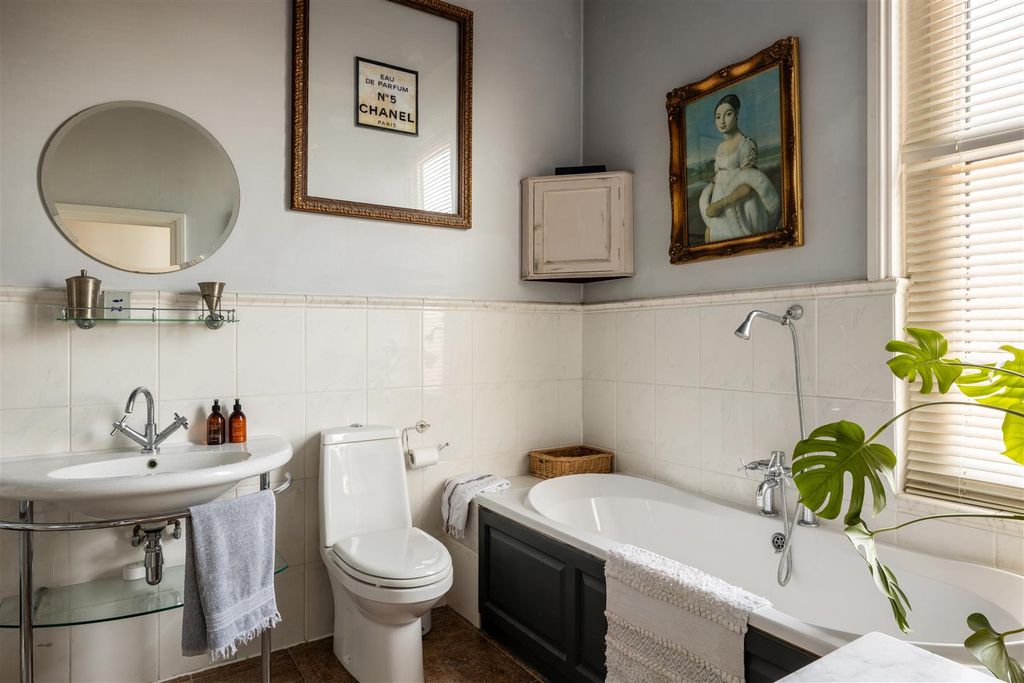 Additional image 17 of 4 bed semi-detached house for saleEarlswood Road, Redhill RH1