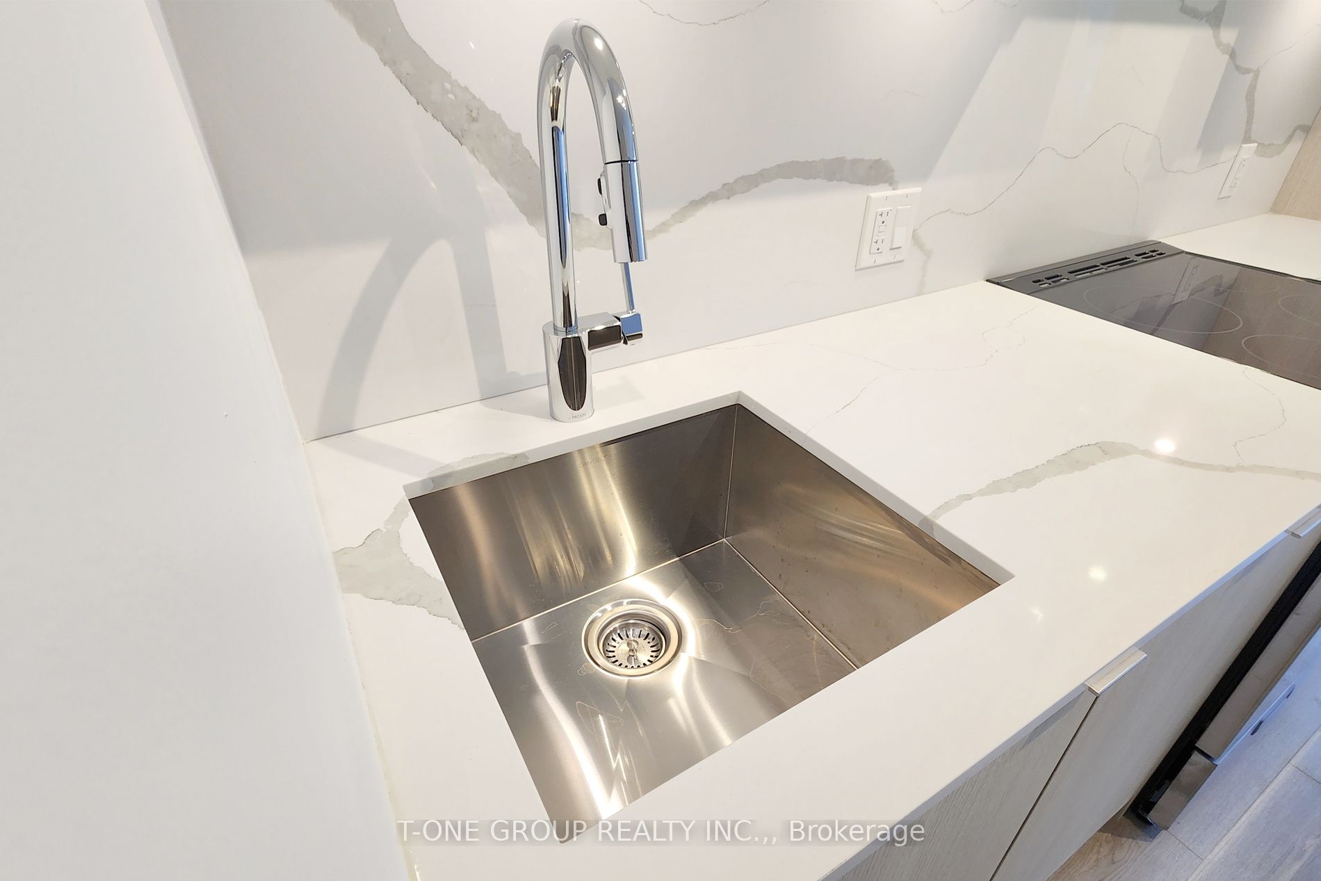 802-100 Queen Street E, Toronto, ON, M5C 0B5 photo 5