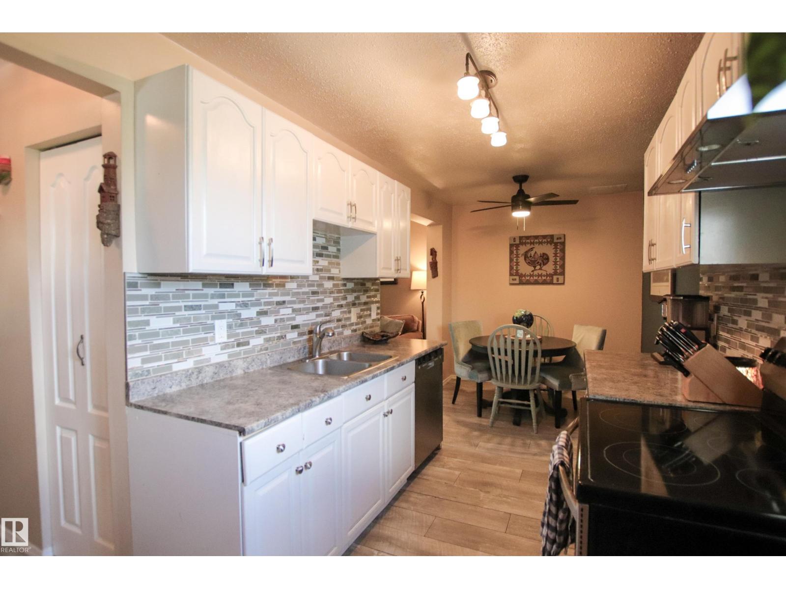 10D Twin Terrace NW, Edmonton, AB, T6K1V4 photo 4