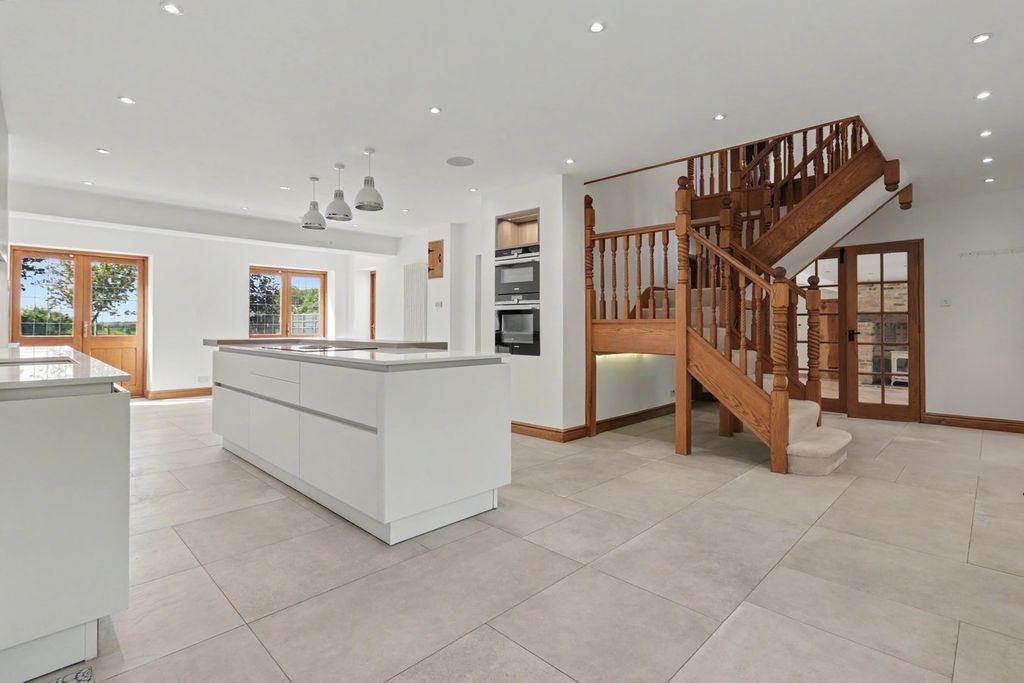 Additional image 4 of 5 bed detached house for saleShopland Hall Road, Rochford SS4