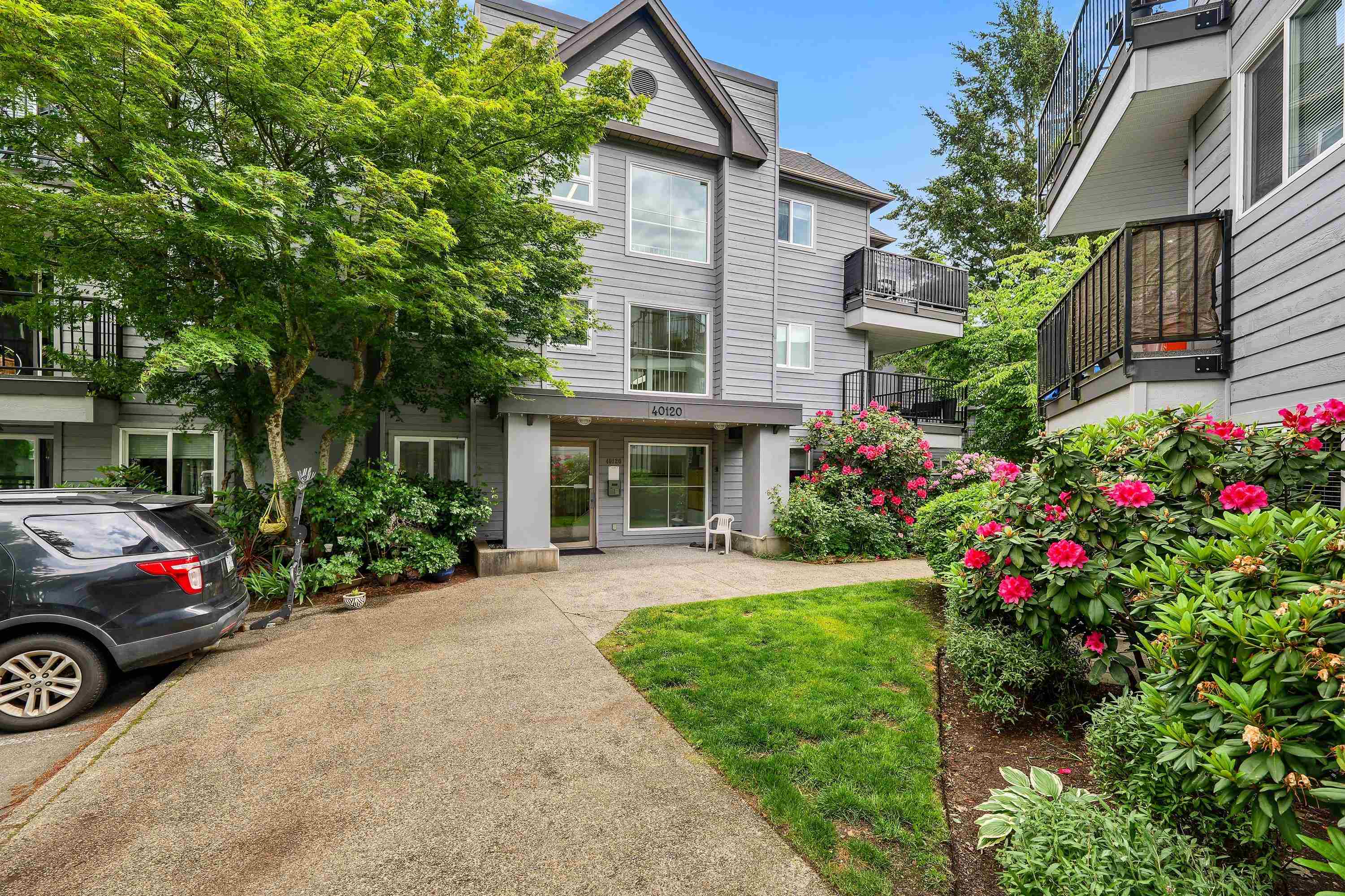 201B-40120 Willow Crescent, Squamish, BC, V8B 0L7