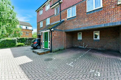 Frensham Close, Southall UB1