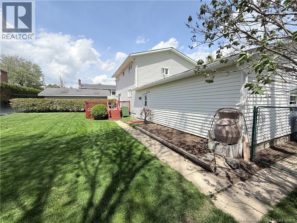 111 Elizabeth Street, Woodstock, NB, E7M1P8 photo 5