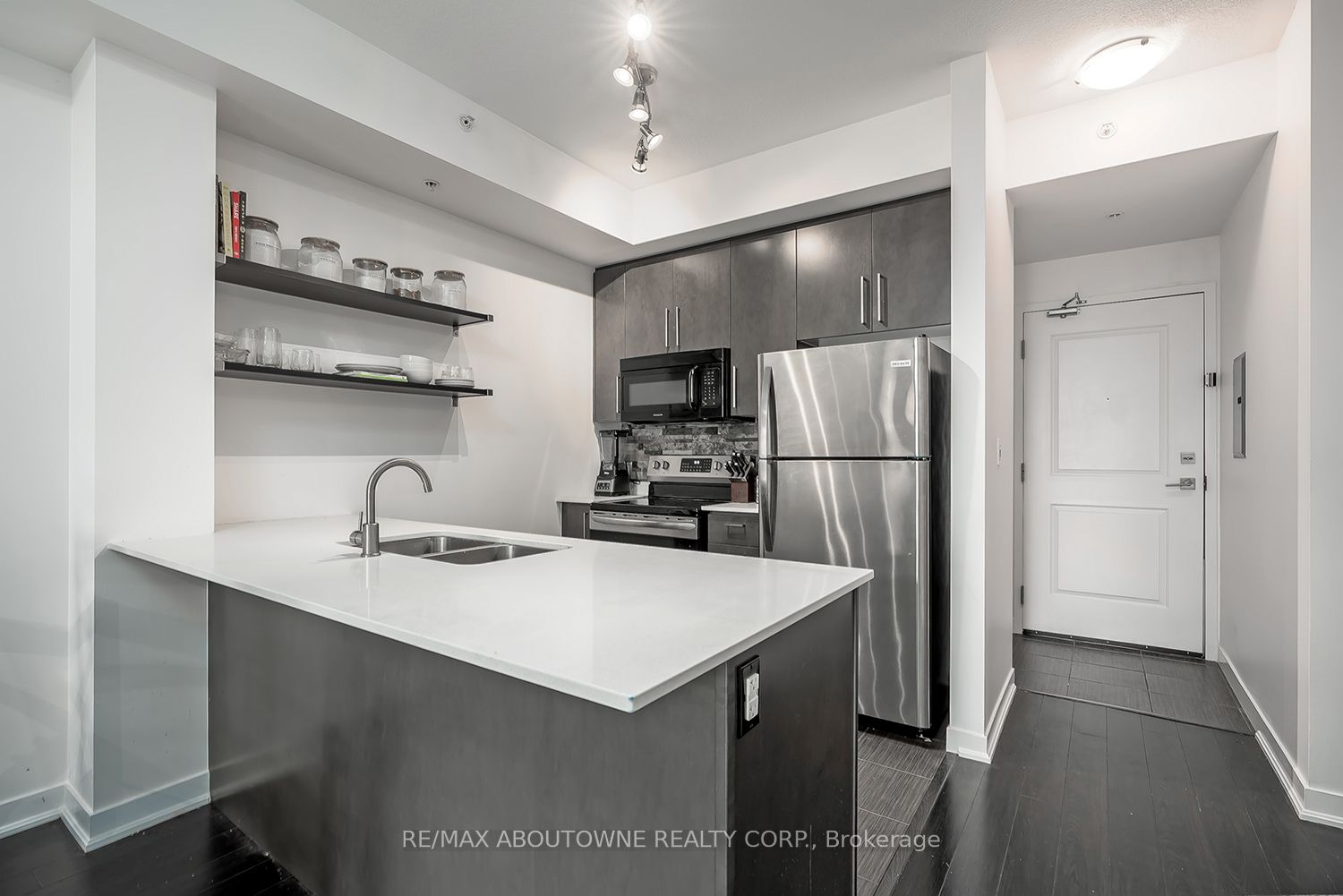116-5010 Corporate Drive, Burlington, ON, L7L 0H6 photo 3