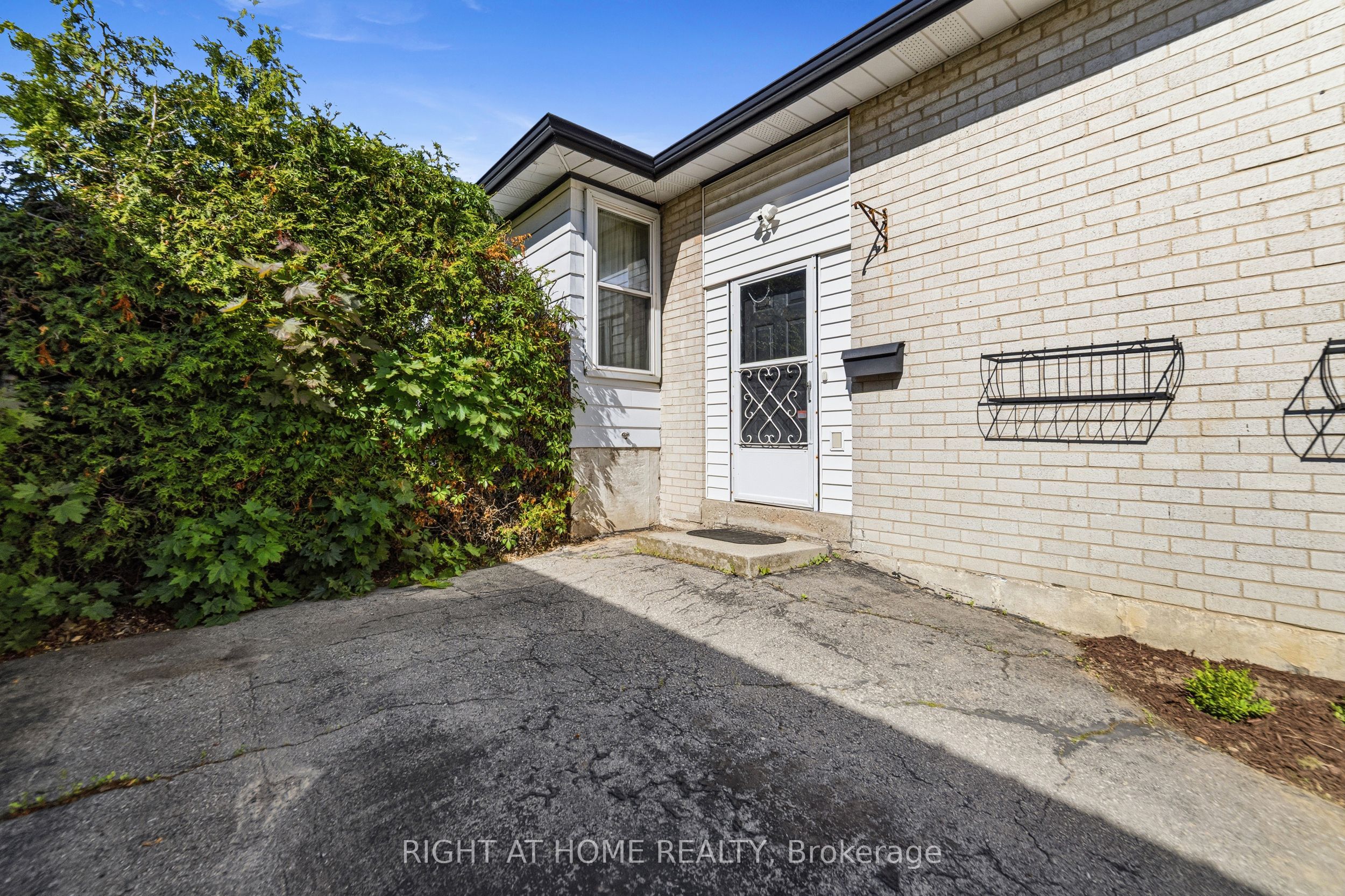 Additional image 3 of 450 Brigadoon Drive, Hamilton, ON, L9C 6E4