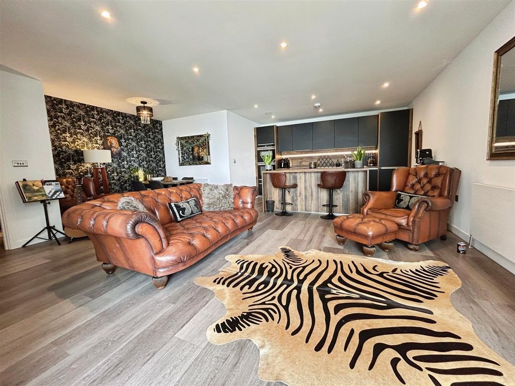 2 bed flat for saleThe Sail, 2 Beach Drive, Ramsgate CT11 photo 3