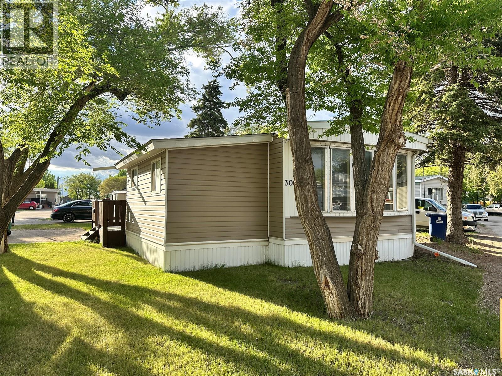 300-1524 Rayner Avenue, Saskatoon, SK, S7N1Y1