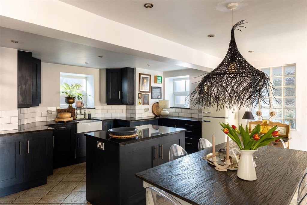 Additional image 6 of 4 bed semi-detached house for saleEarlswood Road, Redhill RH1