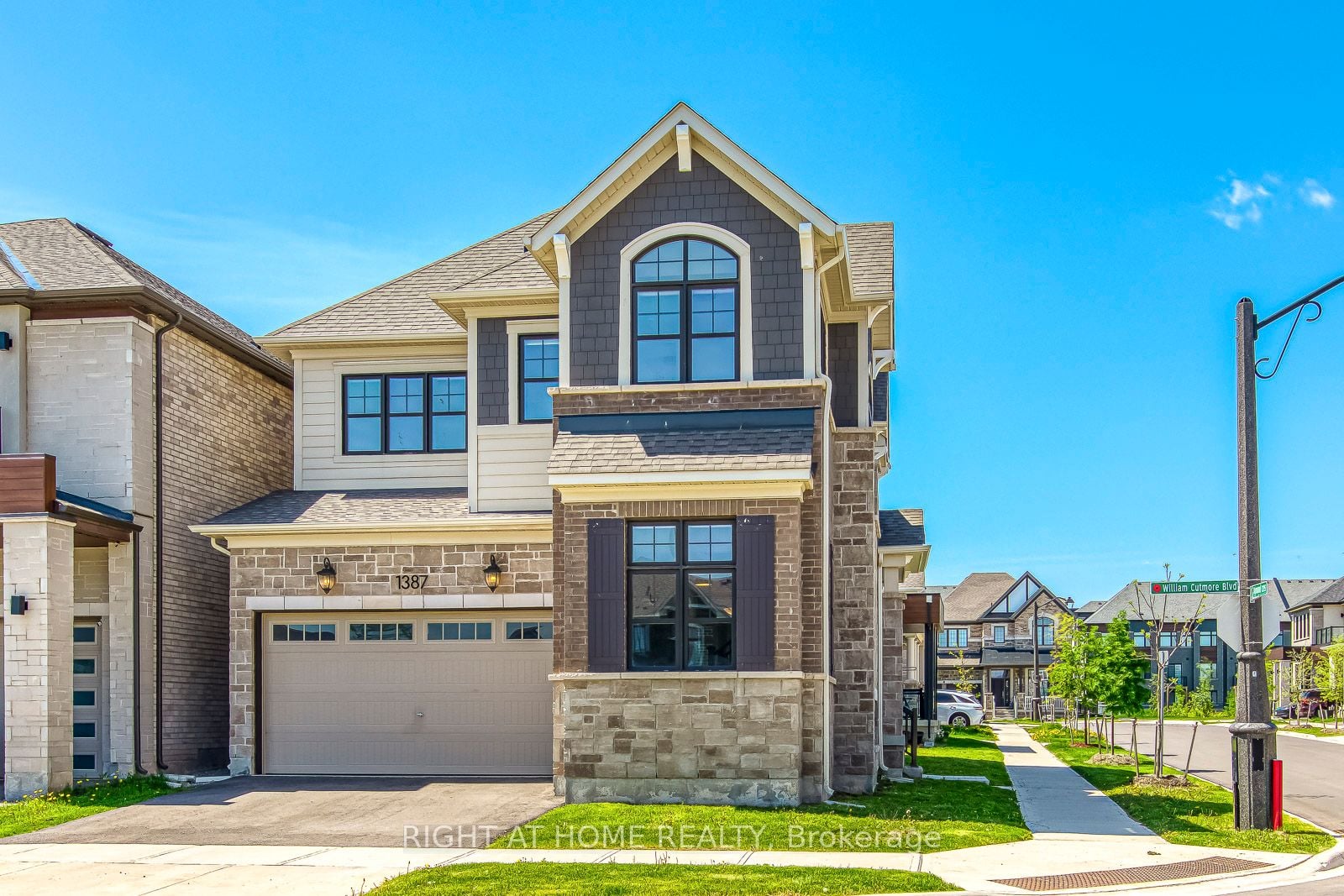 Additional image 2 of 1387 Aymond Crescent, Oakville, ON, L6H 7W9