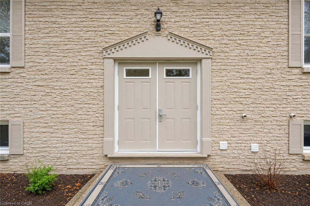 1-101 Westmount Road N, Waterloo, ON, N2L 5G5