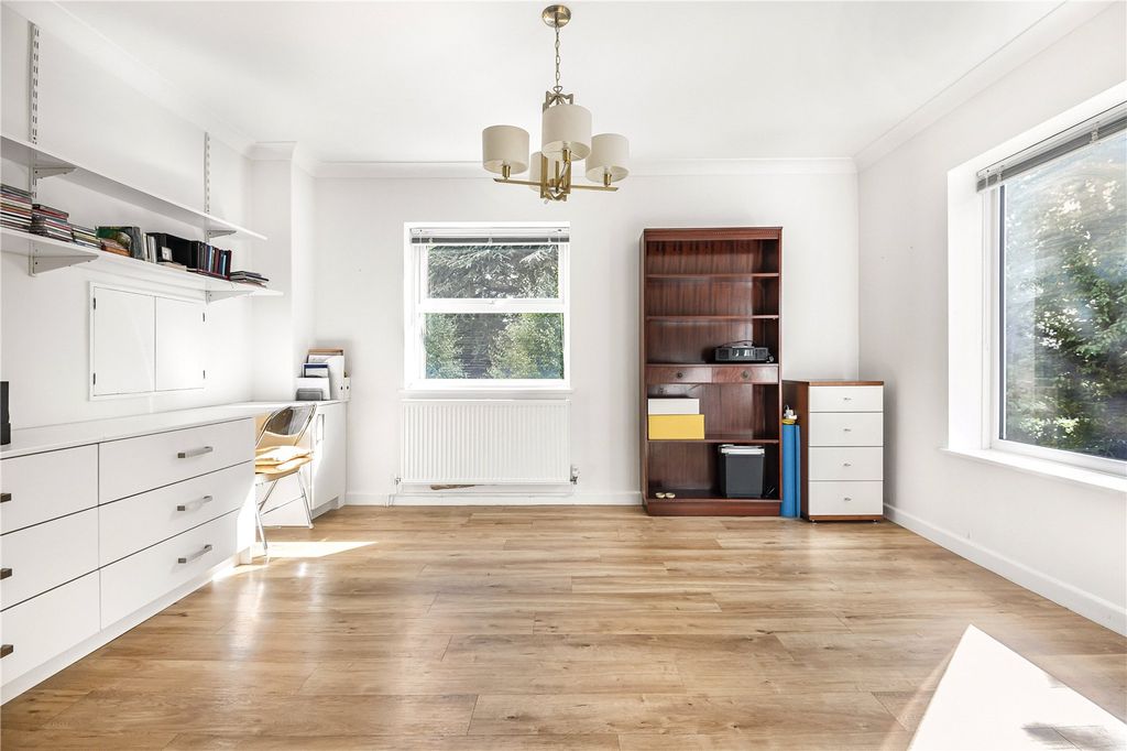 Additional image 7 of 2 bed flat for saleHigh Firs, Gills Hill, Radlett, Hertfordshire WD7