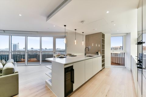 Cascade Way, London W12