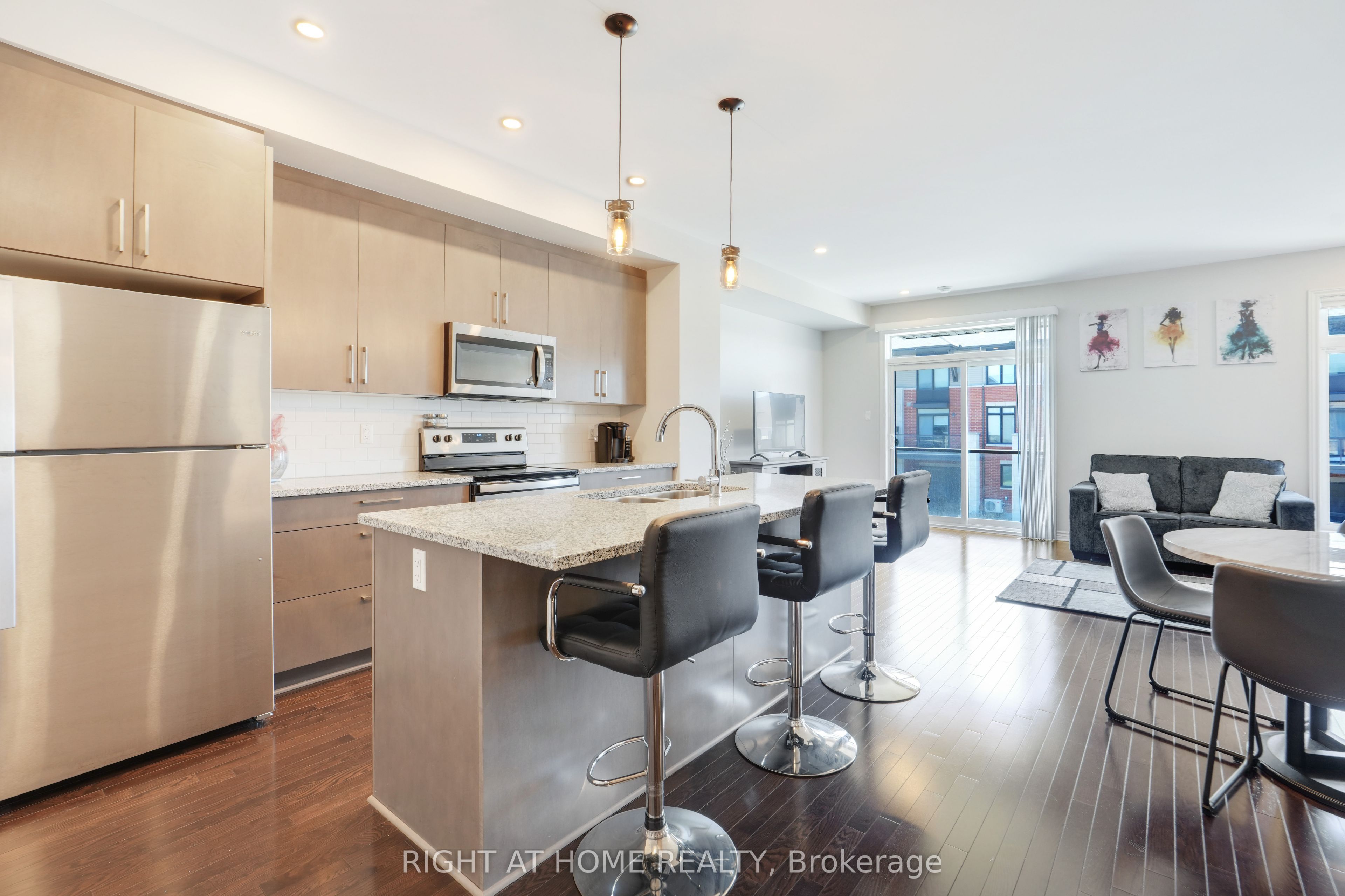 Additional image 5 of 554 Labrador Crescent, Ottawa, ON, K1T 0R4