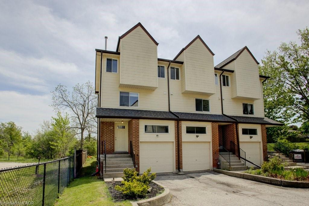 13-1085 Queens Boulevard, Kitchener, ON, N2M 1B9 photo 2