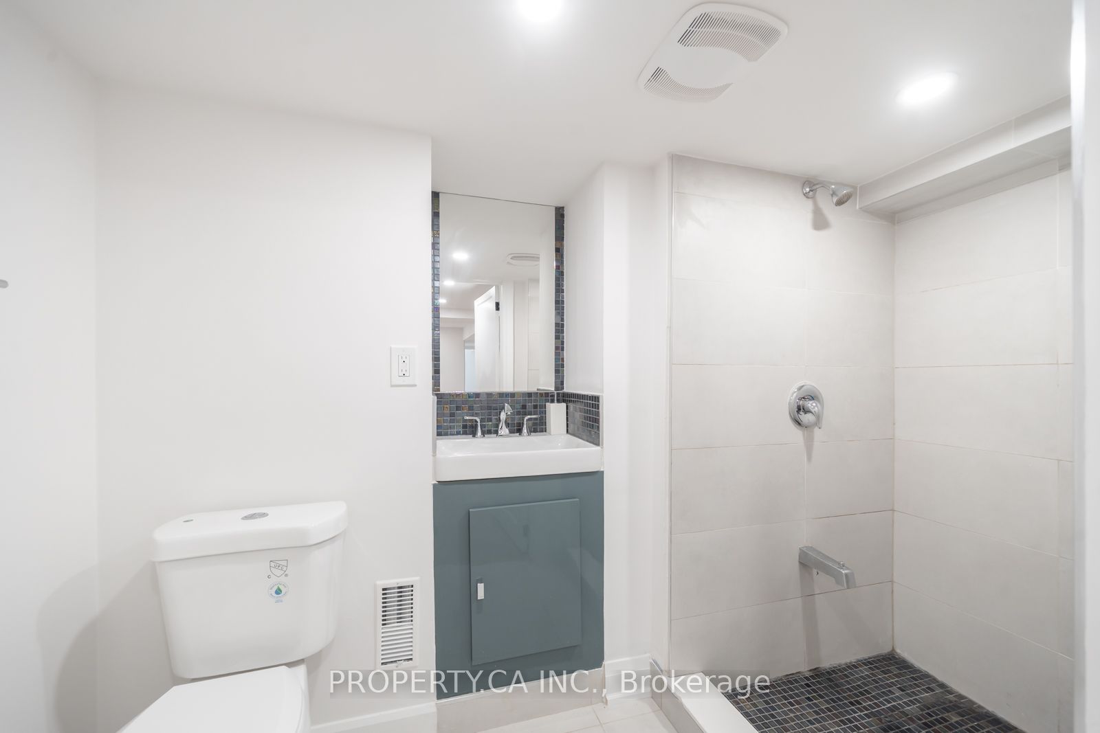 Lower-344 Highfield Road, Toronto, ON, M4L 2V5 photo 4