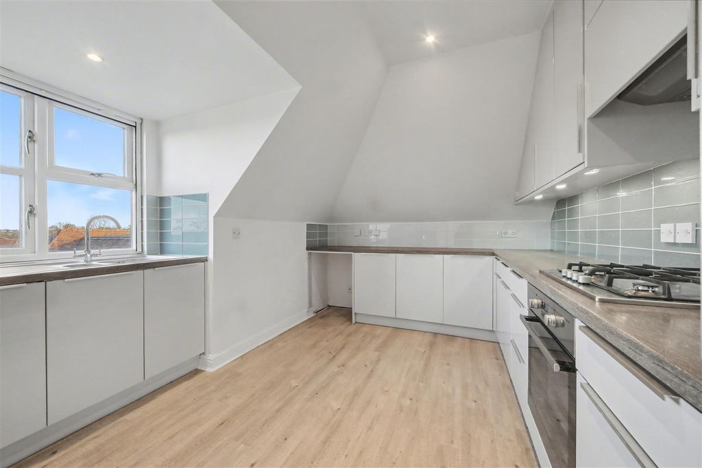Additional image 5 of 2 bed flat for saleGills Hill, Radlett WD7