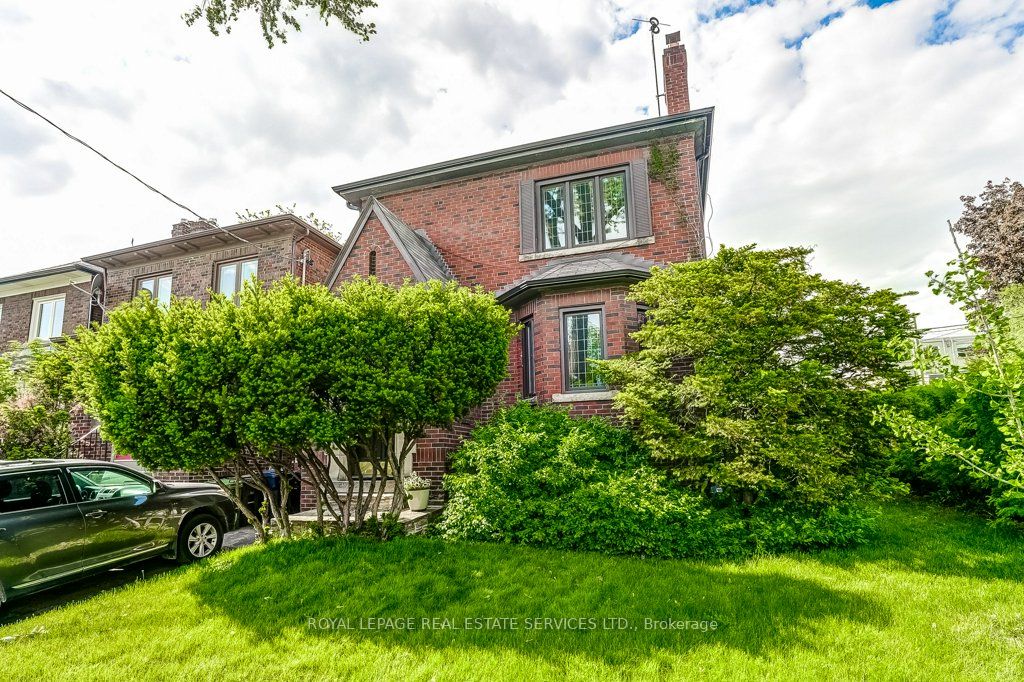 2 Larkin Avenue, Toronto, ON, M6S 1L8