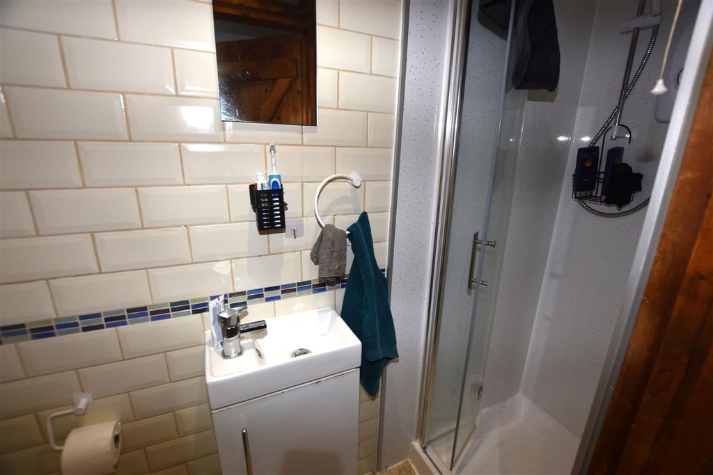 Additional image 9 of 4 bed flat for saleFore Street, Redruth TR15