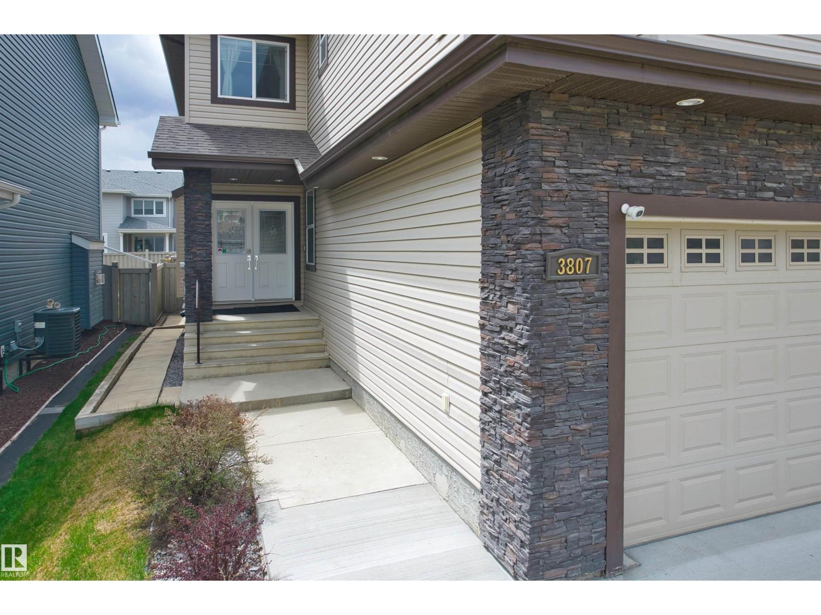 3807 Claxton Close SW, Edmonton, AB, T6W1Y5 photo 3