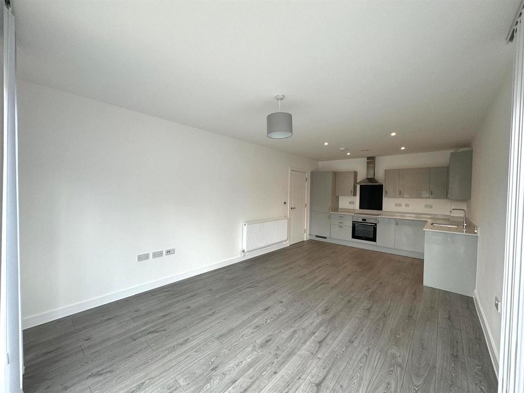 Additional image 8 of 2 bed flat for saleEastwood Road, Rayleigh SS6