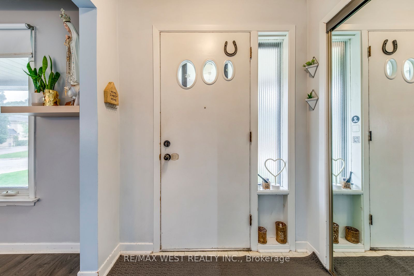 65 North Park Drive, Toronto, ON, M6L 1K4 photo 3