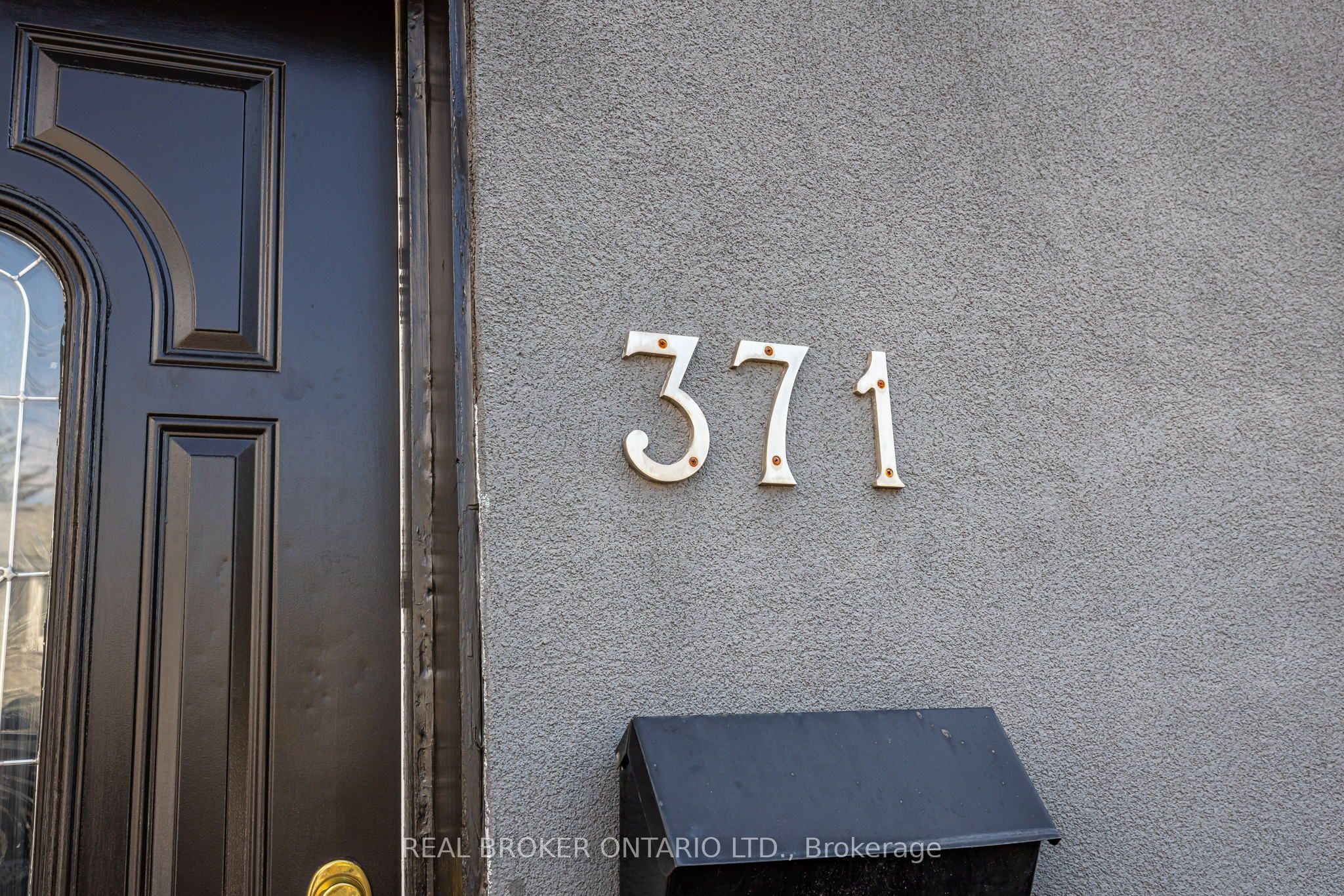 Additional image 2 of Main-371 Jones Avenue, Toronto, ON, M4J 3G5