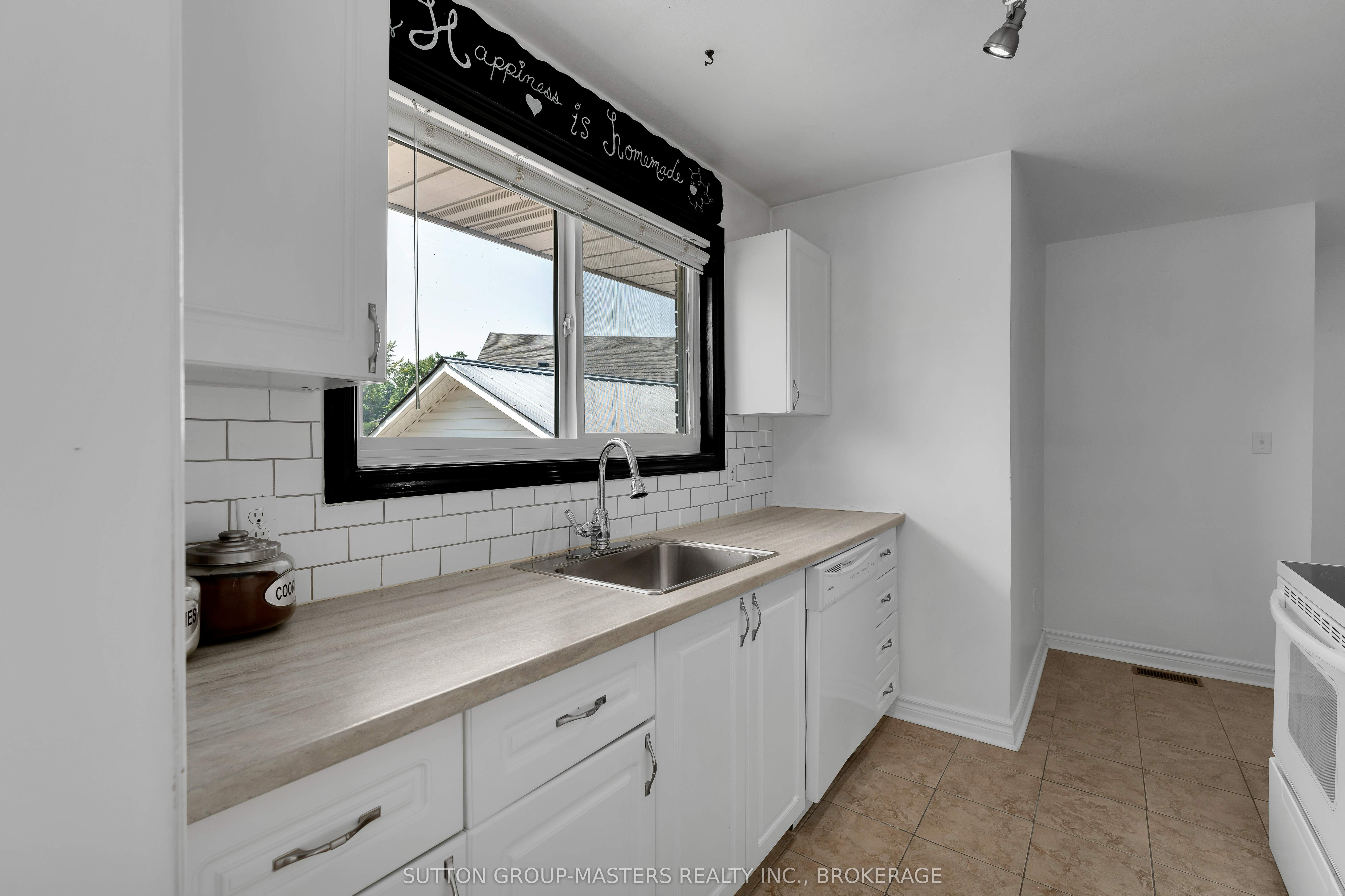 40 Crescent Drive, Kingston, ON, K7M 4J5 photo 4
